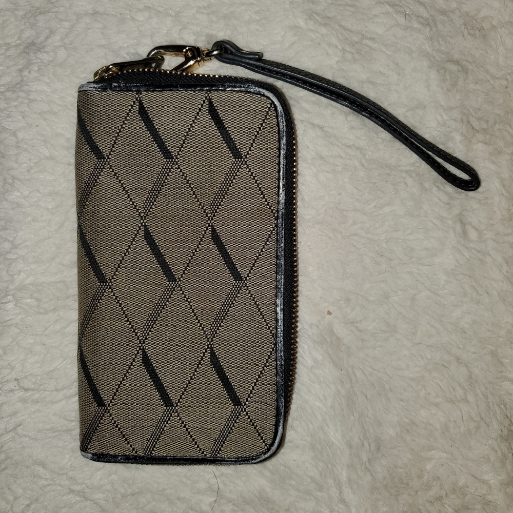Fossil wristlet